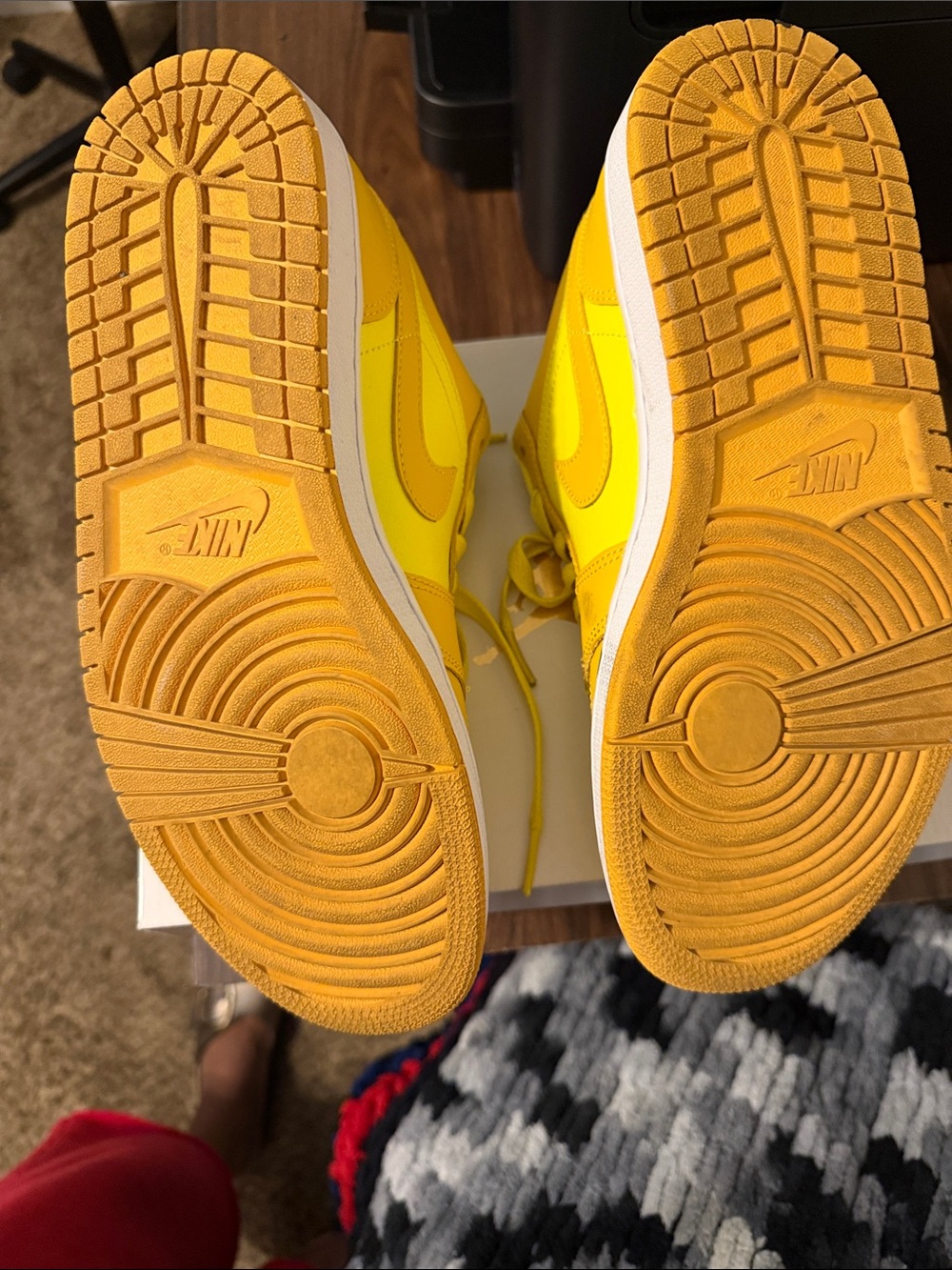 Nike Women's Low-Top Sneakers in Bright Yellow - Picture 3 of 3